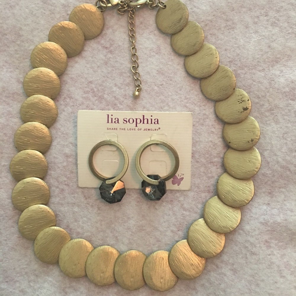 Disc necklace and disc earrings